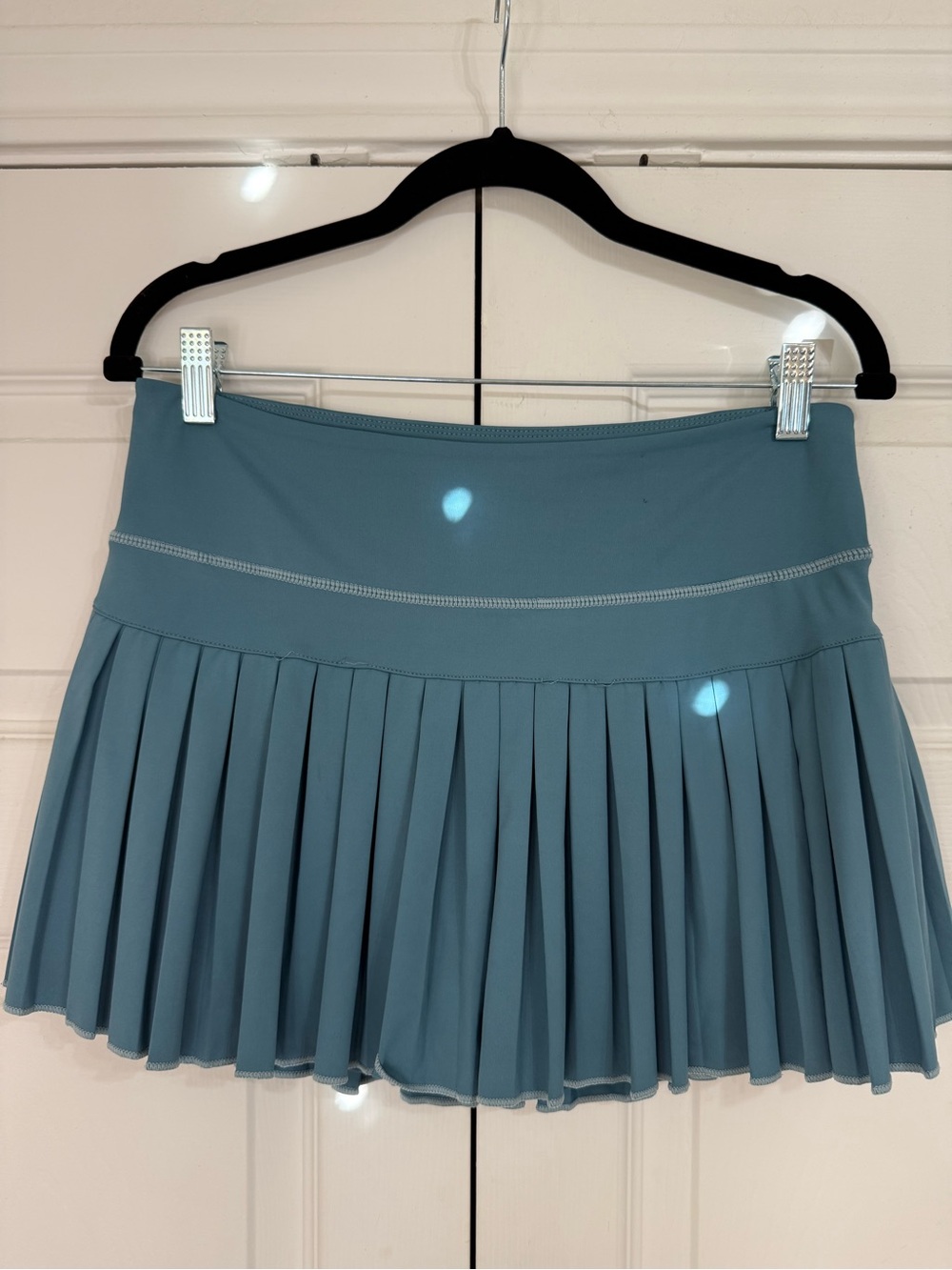 Goldhinge Skort in dusty blue